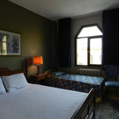Отель Berk Guesthouse - 'Grandma's House' 3* Стандартный семейный номер с двуспальной кроватью фото 24