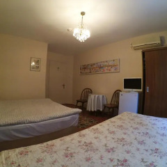 Отель Berk Guesthouse - 'Grandma's House' 3* Стандартный семейный номер с двуспальной кроватью фото 8