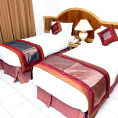 High End 2 Hotel Apartments комната для гостей