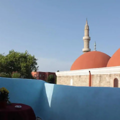 Отель Old Town Roloi House бассейн