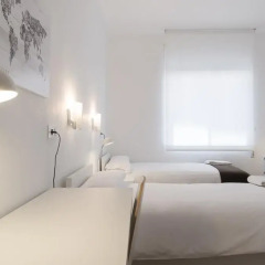 Отель NeoMagna Madrid 2* Улучшенный номер с различными типами кроватей фото 11