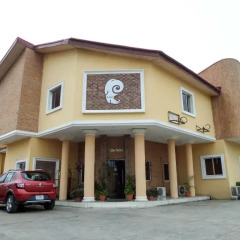 Hotel Aries Suites парковка