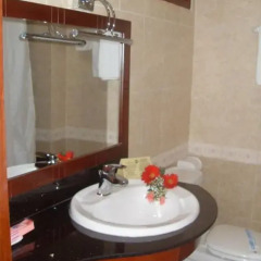Dong Kinh A Hotel 3* Семейный номер Делюкс с двуспальной кроватью фото 2