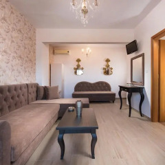 Отель George & Sia's House комната для гостей