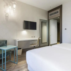 Отель NH Milano Touring 4* Улучшенный номер с различными типами кроватей