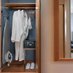 Отель Holiday Inn London Kensington Forum 4* Люкс с различными типами кроватей фото 9