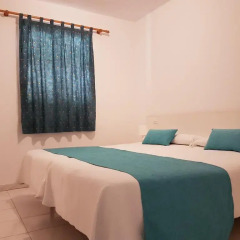 Отель Apartaments California комната для гостей фото 2