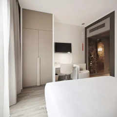 Отель NH Milano Touring 4* Улучшенный номер с различными типами кроватей фото 36