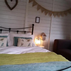 Отель The Little Hide - Grown Up Glamping Бунгало с различными типами кроватей фото 9