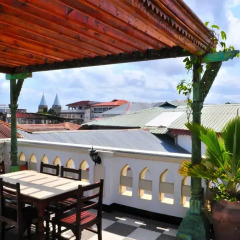 Dhow Palace Hotel питание