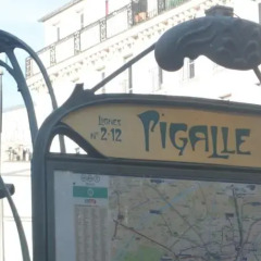 Plug Inn Montmartre Hostel развлечения