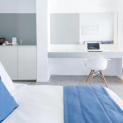 Отель Alti Santorini Suites Люкс с различными типами кроватей фото 3