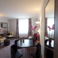 24hours Apartment Hotel комната для гостей