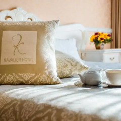 Kavalier Boutique Hotel 5* Улучшенный номер двуспальная кровать фото 6