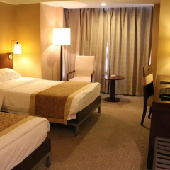 Beijing Dongfang Hotel сейф в номере