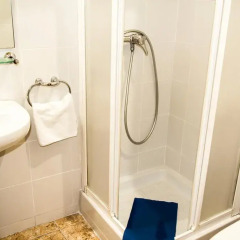 Отель Hostal Baler Испания, Барселона - отзывы, цены и фото номеров - забронировать отель Hostal Baler онлайн ванная фото 2