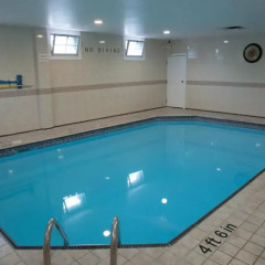 Отель Quality Inn Downtown Inner Harbour Канада, Виктория - отзывы, цены и фото номеров - забронировать отель Quality Inn Downtown Inner Harbour онлайн бассейн фото 2