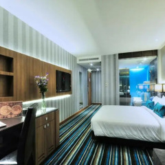 Отель The Continent Bangkok by Compass Hospitality 4* Представительский номер с различными типами кроватей фото 17