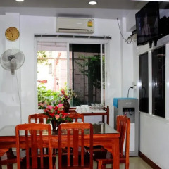 Home Base Hostel Adults Only Бангкок питание