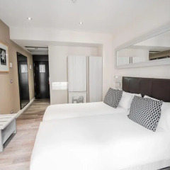 Отель Petit Palace Puerta del Sol 3* Стандартный номер с двуспальной кроватью фото 4