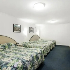 Отель Scottys Motel 3* Стандартный семейный номер с различными типами кроватей фото 2