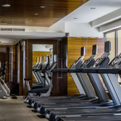 Отель Hilton Dubai The Walk фитнесс-зал