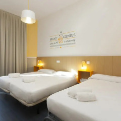 Ramblas by Pillow Hostel - Adults only Стандартный номер с 2 отдельными кроватями фото 7