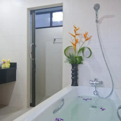 Отель Lipa Bay Resort 3* Улучшенный номер с различными типами кроватей фото 2