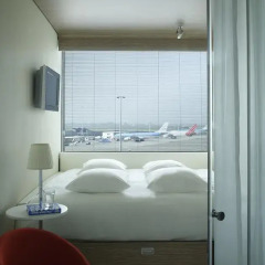 Отель citizenM Schiphol Airport 4* Стандартный номер с двуспальной кроватью фото 4
