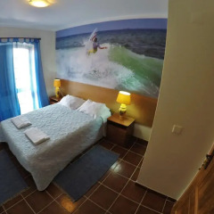 Supertubos Beach Hostel комната для гостей