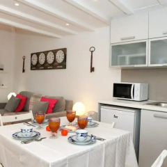 Отель Alfama Yellow House 2* Апартаменты с различными типами кроватей фото 38