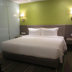 Cosmo Hotel Kuala Lumpur Улучшенный номер разные типы кроватей фото 4