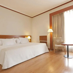 Hotel Madrid Plaza de Espana managed by Melia 4* Номер категории Премиум с различными типами кроватей