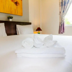 Отель Baan Yuyen Karon Guesthouse 2* Улучшенный номер разные типы кроватей фото 31