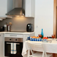 Отель Alfama Yellow House 2* Апартаменты с различными типами кроватей фото 34
