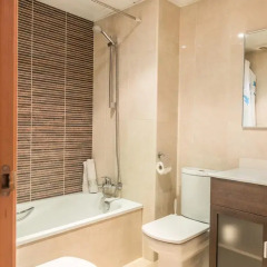 Отель Apartamentos Navas 2 Барселона ванная