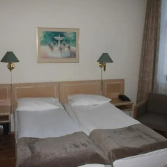 Отель Mitt Hotell сейф в номере