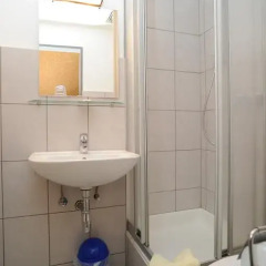 Hotel Karolinger 2* Стандартный номер с различными типами кроватей фото 6