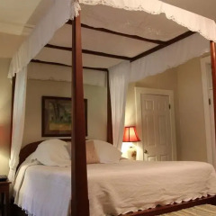 Отель Corners Mansion Inn- A Bed & Breakfast 3* Стандартный номер с двуспальной кроватью фото 5