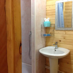 Гостиница Baykalsky Mayak Guest House в Новом Энхалуке отзывы, цены и фото номеров - забронировать гостиницу Baykalsky Mayak Guest House онлайн Новый Энхалук ванная