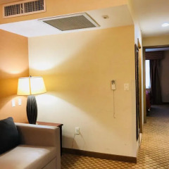 Отель Queens County Inn & Suites 2* Люкс с различными типами кроватей фото 12
