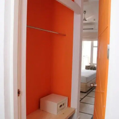 Hotel J сейф в номере