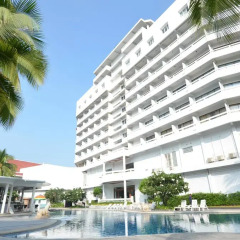 Welcome Plaza Hotel бассейн фото 2