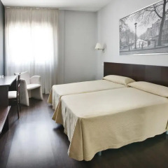 Отель Hostal T4 3* Стандартный номер с двуспальной кроватью