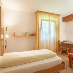 Chesa Surlej Hotel 3* Номер категории Эконом с различными типами кроватей фото 4