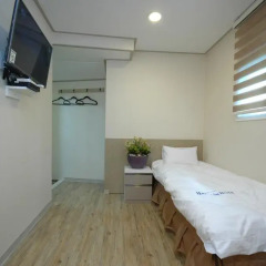Dongdaemun Hwasin Hostel Стандартный семейный номер с двуспальной кроватью фото 4