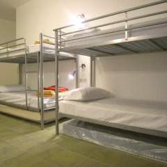 Hostel Colours Кровать в мужском общем номере с двухъярусной кроватью фото 4