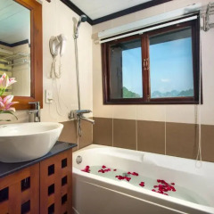 Отель Gray Line Halong Cruise 4* Люкс с различными типами кроватей фото 3