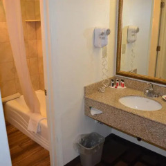 Отель Best Western Royal Host Inn ванная фото 2