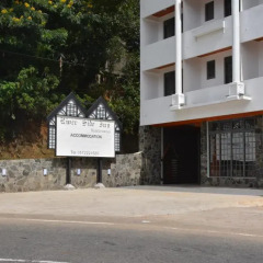Отель Yoho River Side Inn парковка